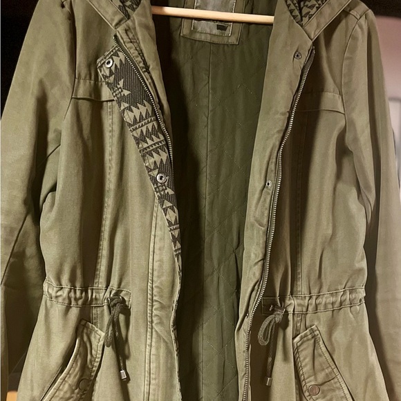 Levi's Green Utility Jacket with Hood and Aztec designed Sleeves - Picture 6 of 11